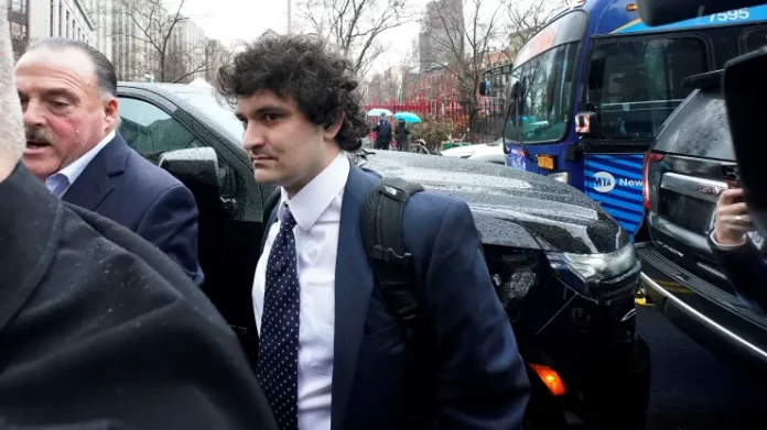 Former FTX chief executive Sam Bankman-Fried (C) arrives to enter a plea before US District Judge Lewis Kaplan in the Manhattan federal court, New York, January 3, 2023.
